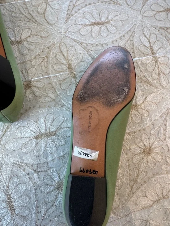 Salvatore Ferragamo Green Suede Vara Bow Pumps with Gold Accent - Picture 10 of 11